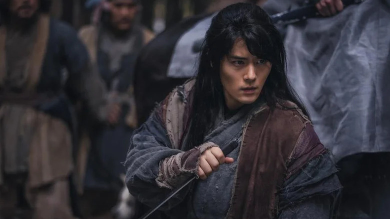 Byeo Ri (Kim Dong-jun) brandishes a sword in Joseon Exorcist