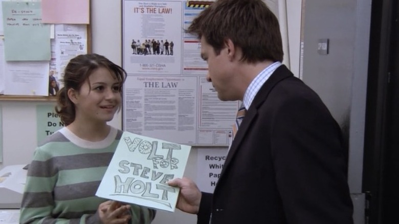 Alia Shawkat sign Arrested Development