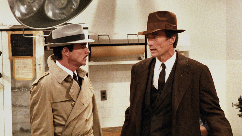 Mike Murphy (Burt Reynolds) and Speer (Clint Eastwood) speak in a clinic in City Heat