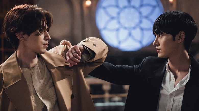 Imoogi (Lee Tae-ri) grabs Lee Yeon (Lee Dong-wook) in Tale of the Nine Tailed