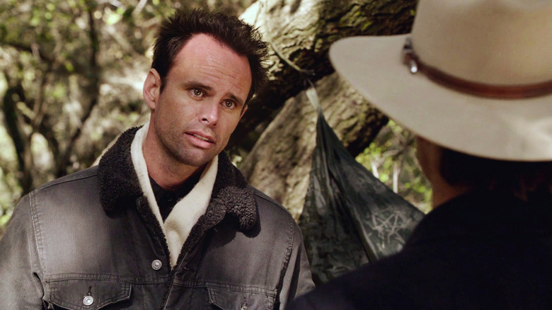 Walton Goggins forest Timothy Olyphant 