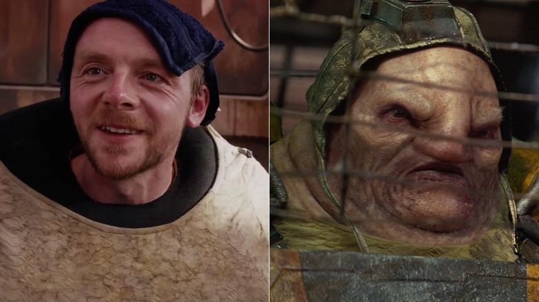 Simon Pegg on set as Unkar Plutt next to Unkar Plutt from Star Wars: The Force Awakens (2015)