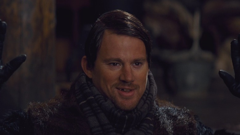 Channing Tatum greasy hair scarf Hateful Eight hands up