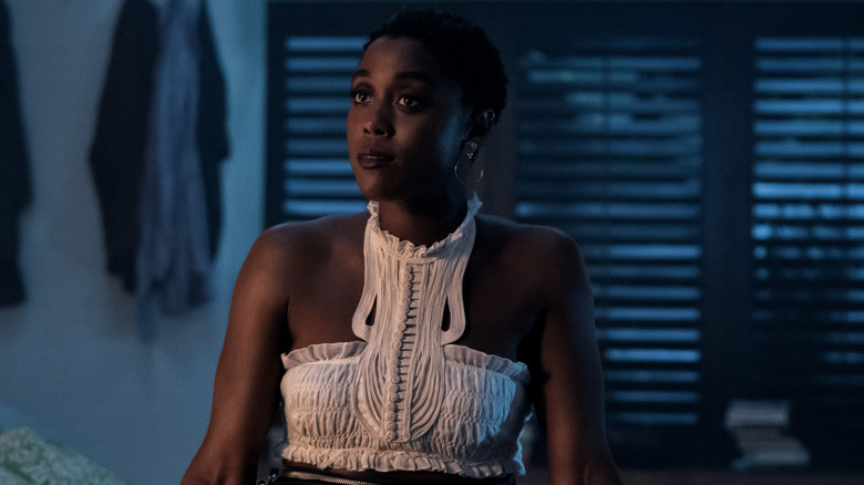 Nomi reveals her identity to Bond