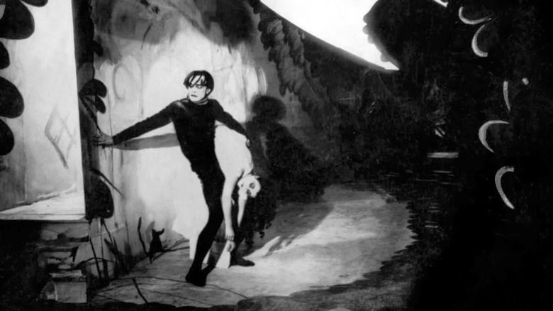 Cesare holds an unconscious Jane