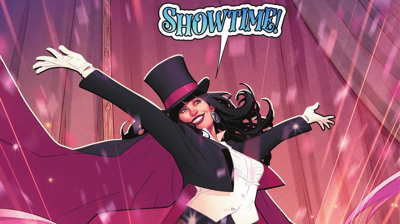 Zatanna in magician's garb saying "Showtime!" with her arms outstretched in a DC comics panel