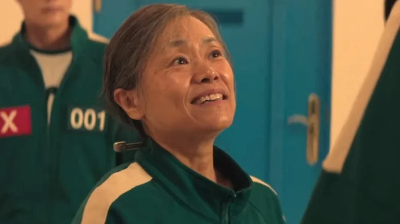 Kang Ae-shim's Jang Geum-ja with grey hair on Squid Game