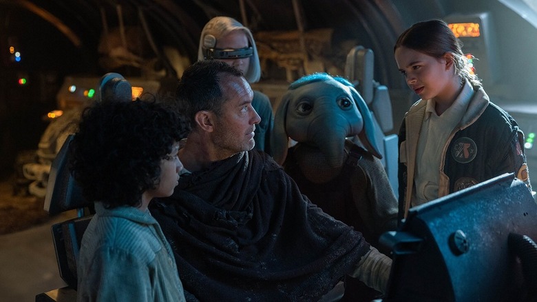 Jod Na Nawood (Jude Law) is surrounded by suspicious children at a console in Star Wars: Skeleton Crew