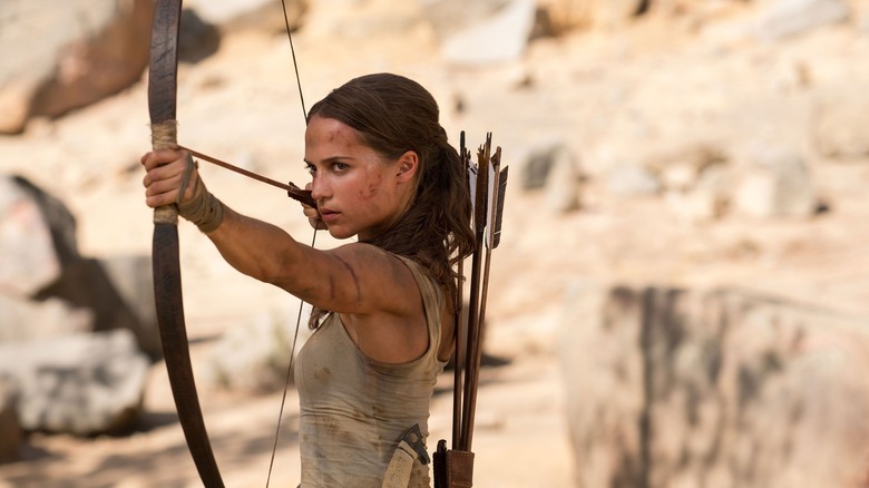 Lara Croft weilding bow and arrow in Tomb Raider (2018)