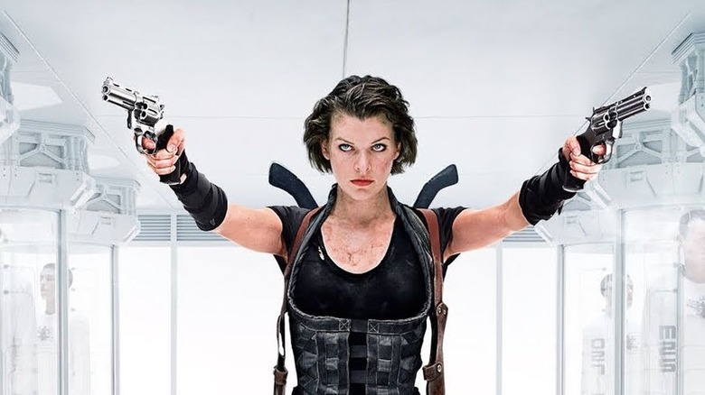 Alice holding guns in Resident Evil (2002)