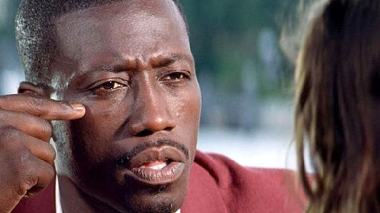 Wesley Snipes as Pete, learning about gravity in Drop Zone