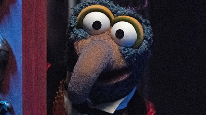 Gonzo peeks out from behind door