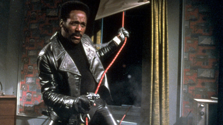 Richard Roundtree window gun