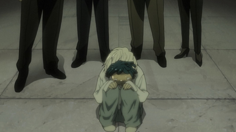 Near crouches in front of his team