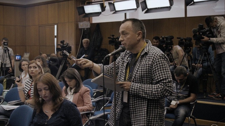 Journalist Catalin Tolontan asking a question in "Collective"