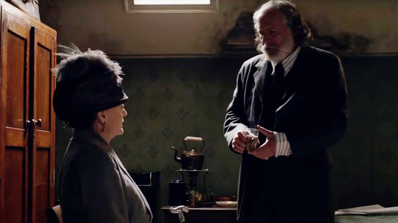 Lady Violet and Igor Kuragin talking Downton Abbey
