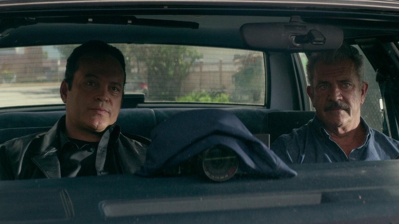 Mel Gibson and Vince Vaughn in car