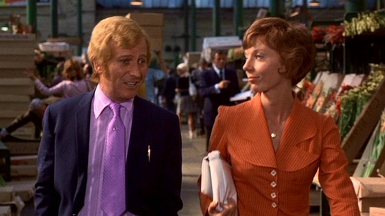 Frenzy Barry Foster Anna Massey holding purse