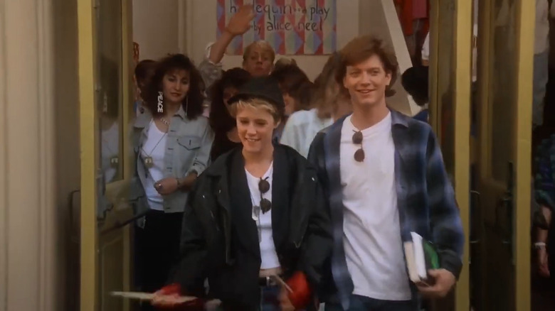 Keith (Eric Stoltz) and Watts (Mary Stuart Masterson) heading to class in Some Kind of Wonderful
