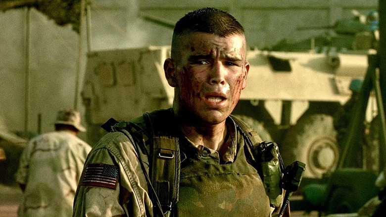 Josh Hartnett as Eversmann looking scraped up and devastated in Black Hawk Down