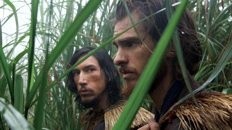 Sebastião Rodrigues and Francisco Garupe hiding in bushes