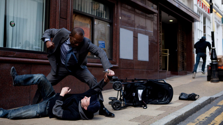 Tony Gates (Lennie James) prepares to punch a crook on the sidewalk in Line of Duty