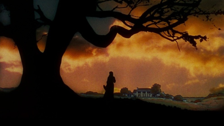 Scarlett O'Hare (Vivien Leigh) stands outside Tara in Gone With The Wind