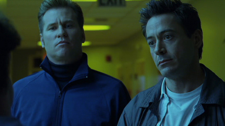 Robert Downey Jr. as Harry Lockhart stands next to Val Kilmer as "Gay" Perry van Shrike in Kiss Kiss Bang Bang