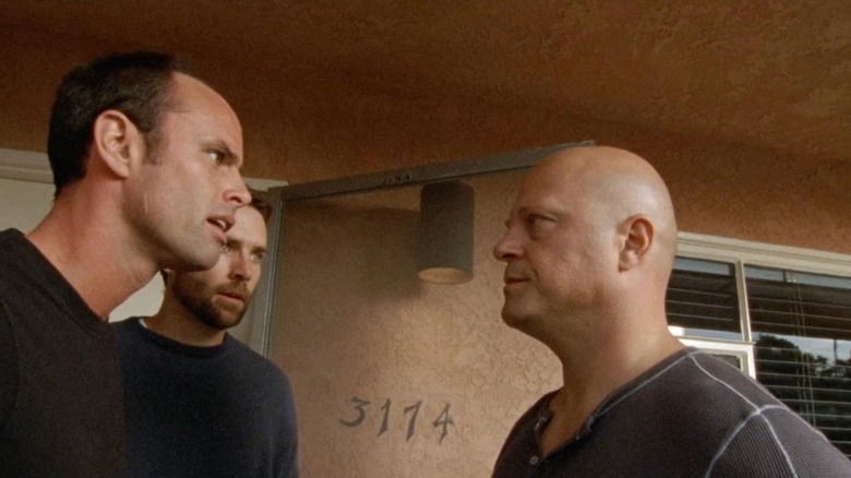 Shane Vendrell (Walton Goggins) and Vic Mackey (Michael Chiklis) speak tensely outside of a home in The Shield