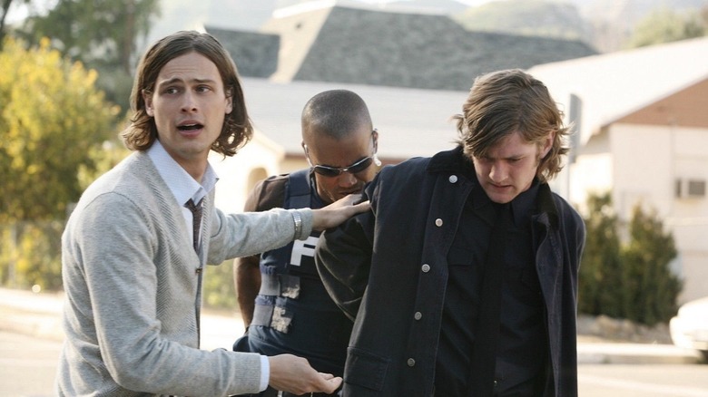 Matthew Gray Gubler and Shemar Moore as Spencer Reid and Derek Morgan arresting an UnSub on Criminal Minds