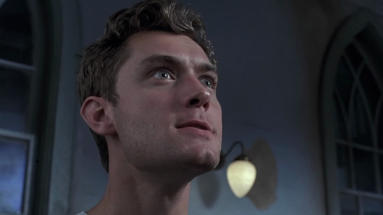 Ted Pikul (Jude Law) looks angry in eXistenZ