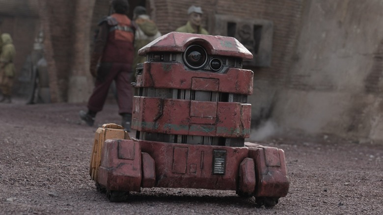 B2EMO is a droid about town on Andor