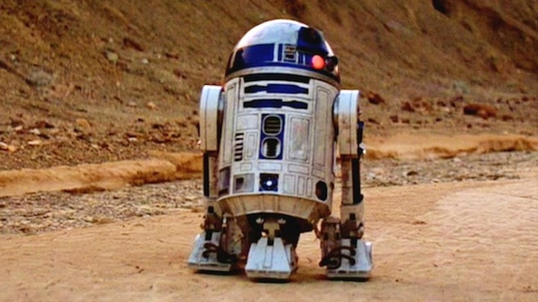 R2-D2 rolls across Tattooine's surface in Star Wars A New Hope