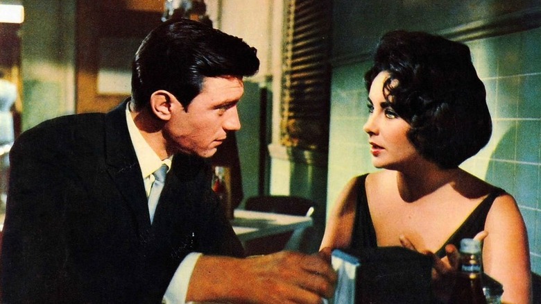 Elizabeth Taylor eats at a diner