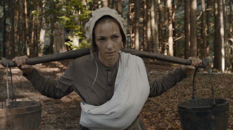 A woman in 1600s clothing