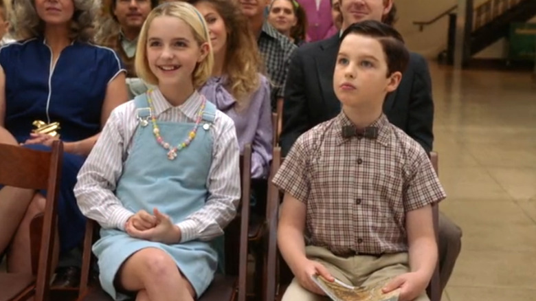 Mckenna Grace as Paige Swanson sits next to Iain Armitage as Sheldon on Young Sheldon