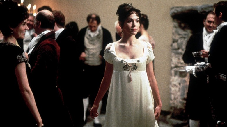 Frances O'Connor in "Mansfield Park" wearing white dress