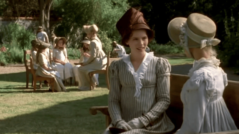 Emma (Kate Beckinsale) and Harriet (Samantha Morton) discussing Frank Churchill in Emma