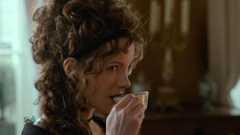 Lady Susan (Kate Beckinsale) drinking tea in Love & Friendship
