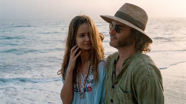 Joaquin Phoenix and Katherine Waterston