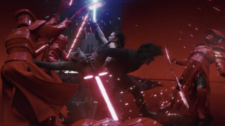 Dasiy Ridley as Rey and Adam Driver as Kylo Ren fighting Praetorian Guards in Star Wars: The Last Jedi