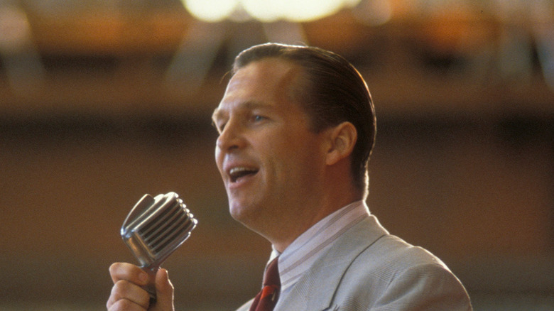 Preston Tucker (Jeff Bridges) speaks into a microphone in Tucker: The Man and His Dream