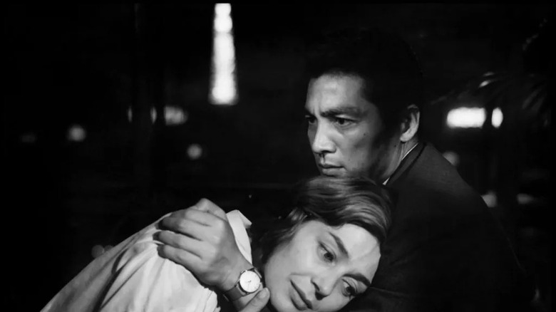 Her (Emmanuelle Riva) leaning on the chest of Him (Eiji Okada) in Hiroshima mon amour