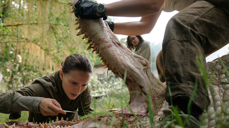 Natalie Portman looks at alien