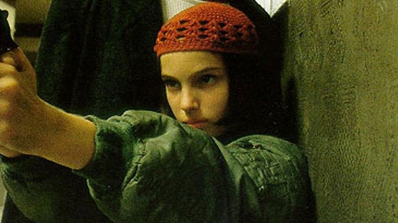 Léon trains Mathilda