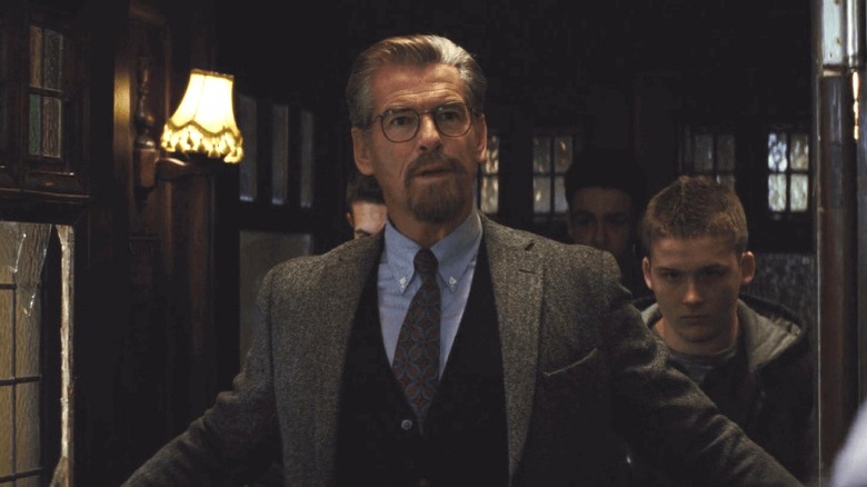 Pierce Brosnan doors Beehive pub World's End