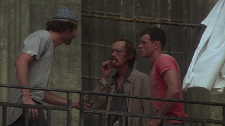 Billy (Brad Davis), Jimmy (Randy Quaid), and Max plotting escape in Midnight Express