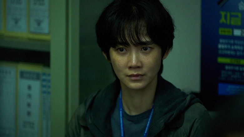 Lee Yeon-hee (Shin Hyun-been) looking forward in Revelations
