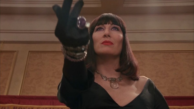 The Grand High Witch (Anjelica Huston) beckons in The Witches (1990)