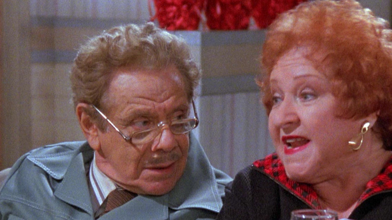 Jerry Stiller as Frank Costanza sits next to Estelle Harris as Estelle Costanza on Seinfeld